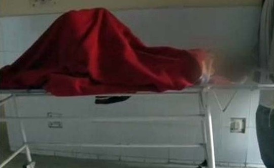 Chong cu bon cuong hiep, be gai 15 tuoi bi thieu song hinh anh