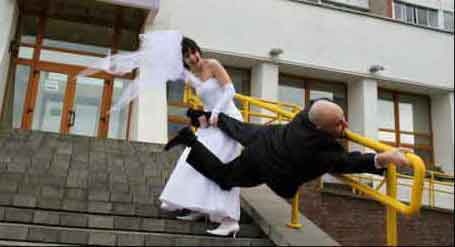 Hoan dam cuoi vi co dau, chu re danh nhau hinh anh