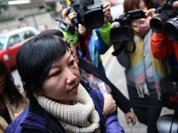 Hong Kong xu vu giup viec bi nhet ong hut bui vao mieng hinh anh