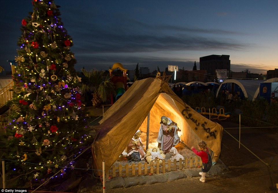 Khong khi Giang sinh tai trai ti nan tron phien quan IS hinh anh