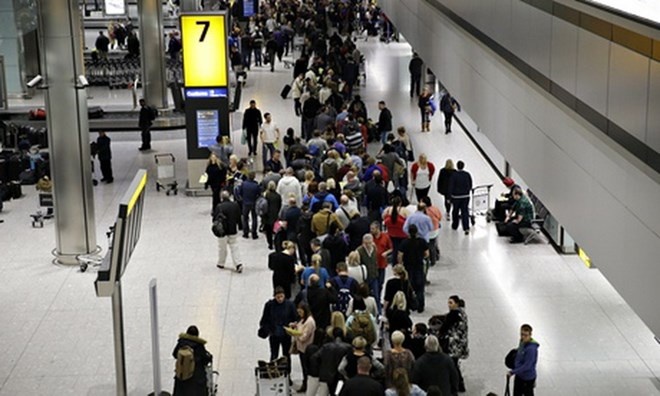 Su co khien cac san bay London te liet la 'chua tung co' hinh anh