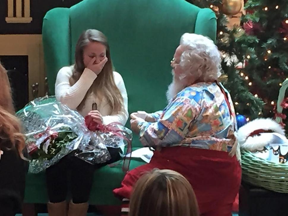 Ong gia Noel cau hon giup binh si lam nhiem vu o Afghanistan hinh anh