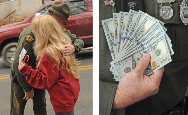 Canh sat My phat tien thay ve phat dip Giang sinh hinh anh