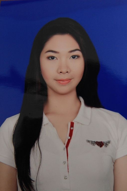 Khairunisa là nữ tiếp viên trên chuyến bay QZ 8501. Ảnh do mẹ của cô cung cấp trong lúc mong chờ tin cô.
