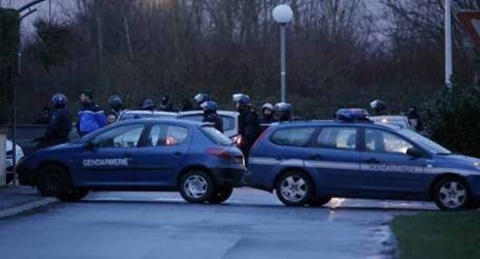 Lai them vu bat coc con tin o mien Nam nuoc Phap hinh anh