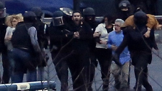 Nhan chung hai vu bat coc: Moi thu nhu mot cuoc chien tranh hinh anh