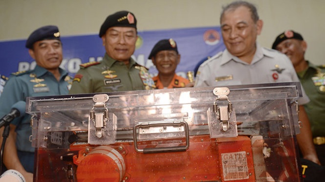 Da tai thanh cong du lieu tu hop den QZ8501 hinh anh