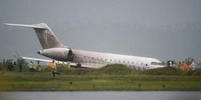 May bay cho tro ly tong thong Philippines truot duong bang hinh anh