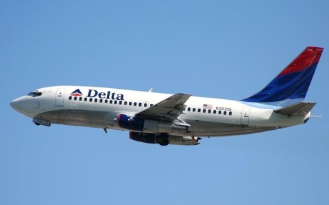 Co truong My ket ngoai buong lai, 160 hanh khach hoang so hinh anh