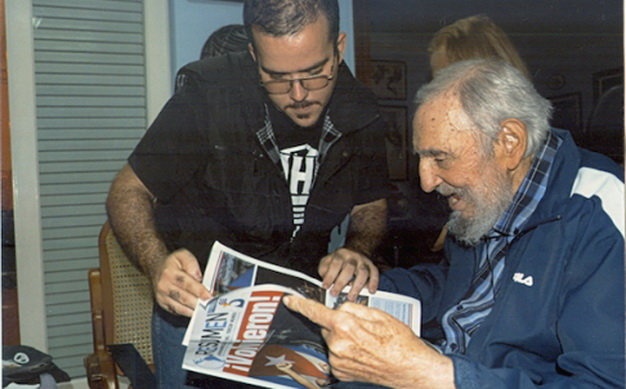 Cuu chu tich Fidel Castro xuat hien tuoi tan tai nha rieng hinh anh