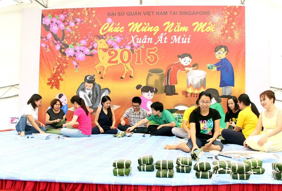 Những chiếc bánh chưng gợi nhớ về quê hương, đất nước Việt Nam trên xứ người.