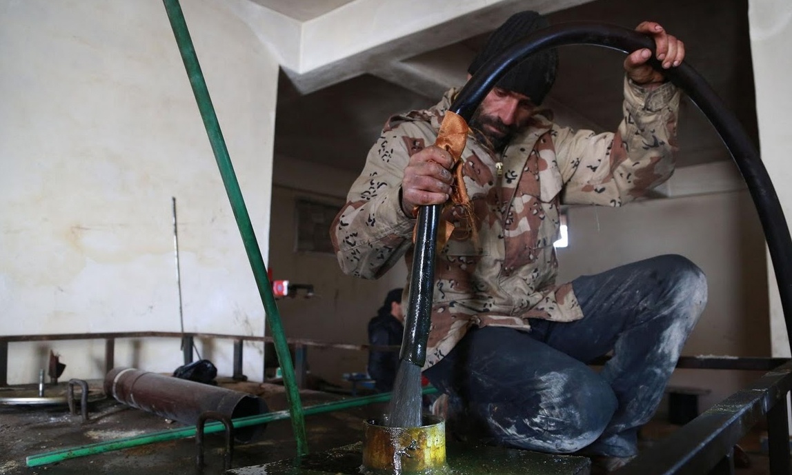 Ben trong thi tran dau mo do IS kiem soat hinh anh