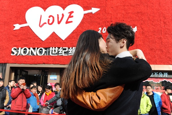 Khong khi Valentine ron rang khap the gioi hinh anh