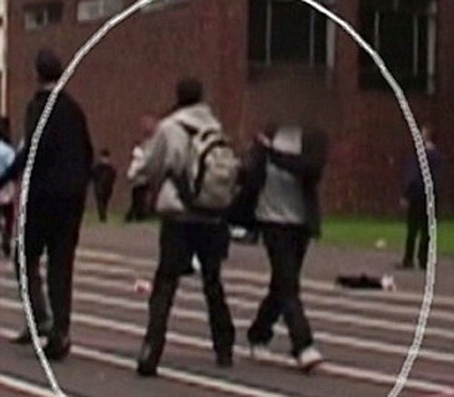 Dao phu IS e then khi choi bong thoi trung hoc hinh anh