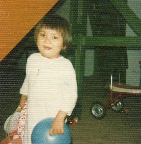 Bé gái Chie trong nhà tình thương.