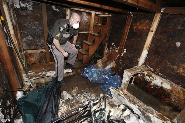 Ham bi mat trong long nui cua ke cuop ngan hang o My hinh anh