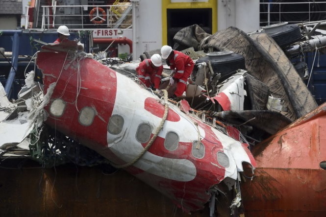 AirAsia tiep tuc tim nan nhan mat tich hinh anh