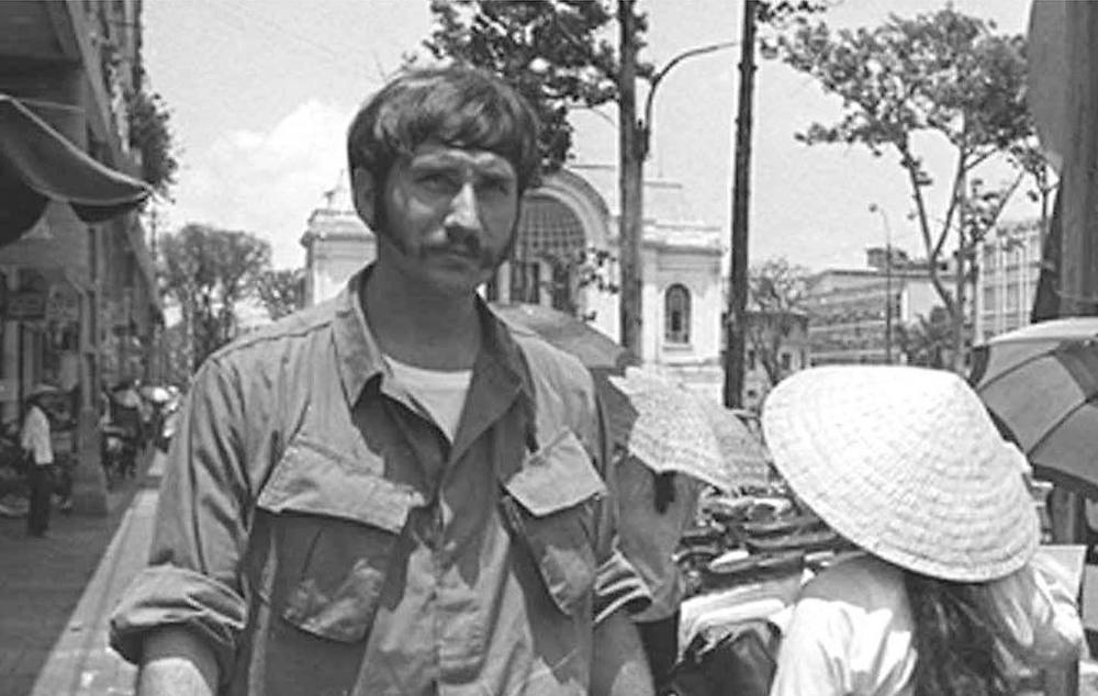 Nguoi dau tien lat tay su that ve tham sat My Lai hinh anh