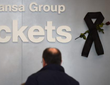 Giam doc Lufthansa 'khong the thot len loi' vi co pho tu sat hinh anh