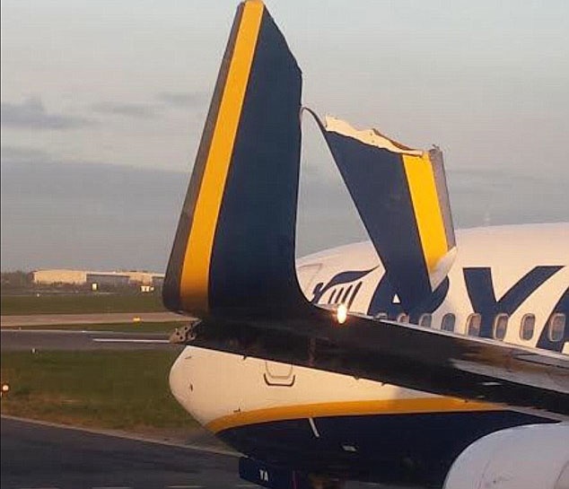 Hai may bay dam nhau gay canh hinh anh