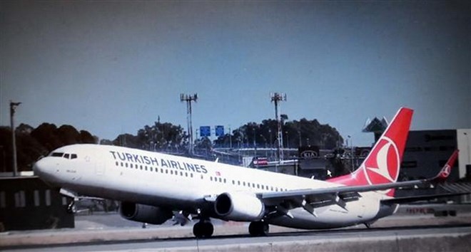 May bay Turkish Airlines phai doi huong vi goi hanh ly la hinh anh