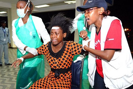 Ve that than cua nguoi song sot sau vu xa sung dam mau Kenya hinh anh