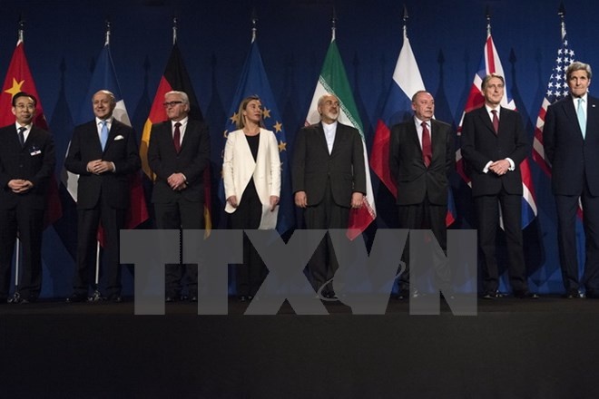 Các đại diện P5+1 và Iran sau khi kết thúc đàm phán. (Ảnh: AFP/TTXVN)