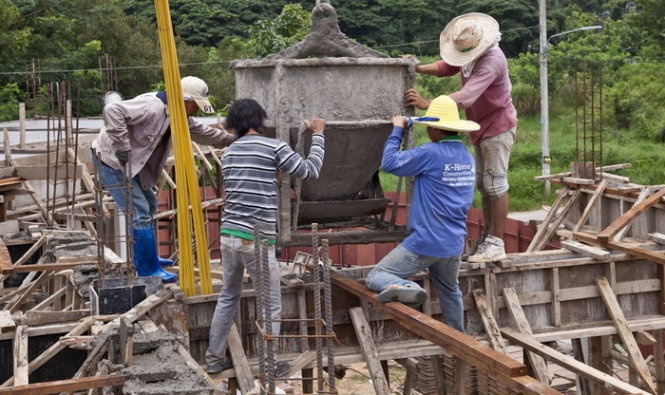 Lao dong Viet tai Thai duoc huong bao hiem nhu dan Thai hinh anh