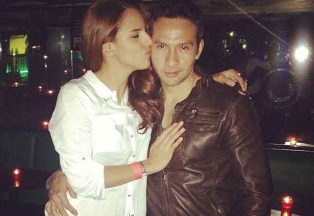 Thu choi ngong gay hoa cua con nha giau Mexico hinh anh