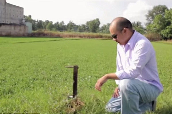 Tre Babylift song sot tham hien truong may bay roi hinh anh