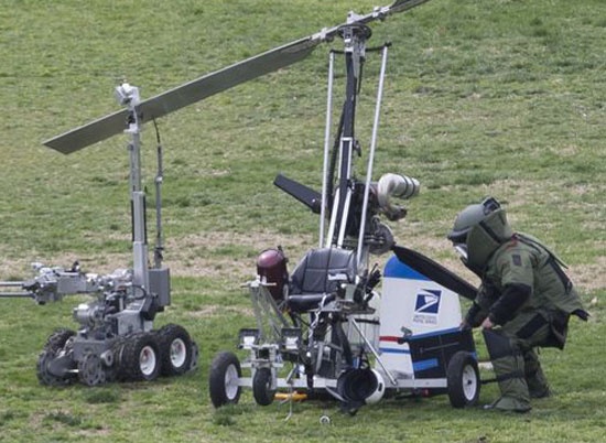 Phi cong bi bat vi dap truc thang xuong toa Quoc hoi My hinh anh