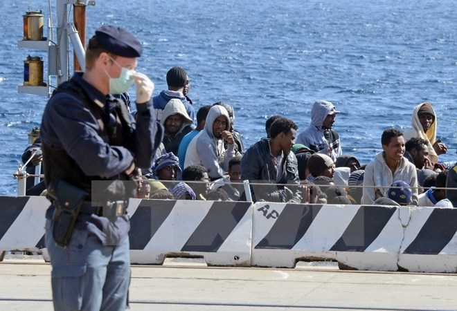 So nguoi chet trong vu dam tau o Dia Trung Hai tang len 800 hinh anh