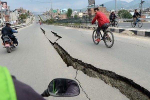 Dong dat Nepal co suc cong pha hon 20 qua bom nguyen tu hinh anh