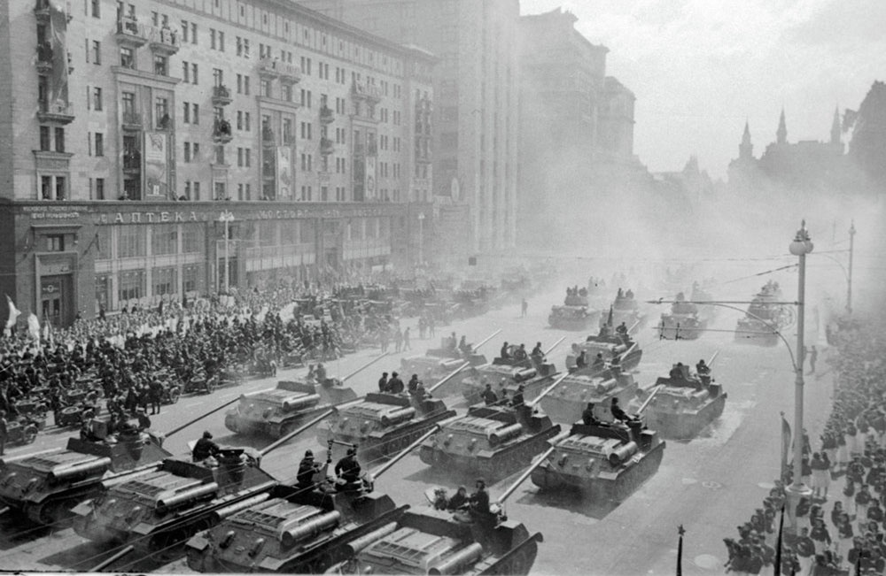 Le mung chien thang tren Quang truong Do 70 nam truoc hinh anh