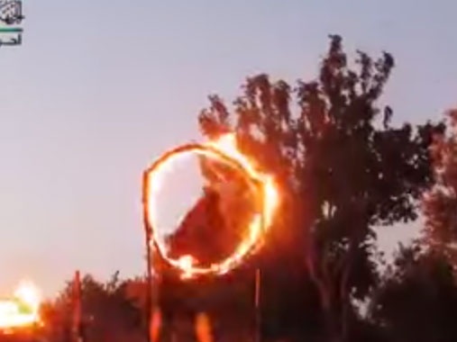 Chien binh IS vuot vong lua hinh anh