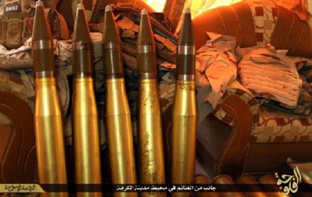 IS khoe kho vu khi chiem tu quan doi Iraq hinh anh