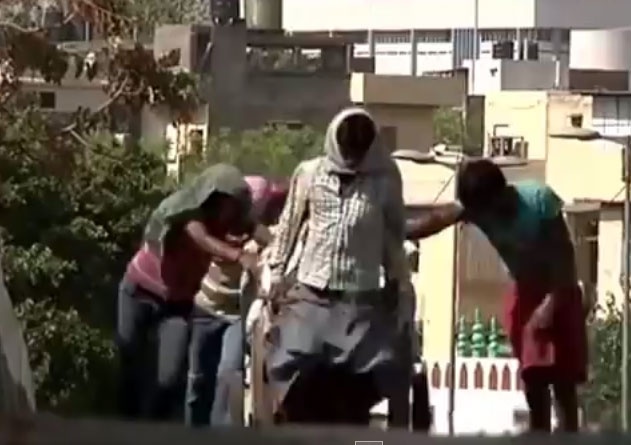 Dan ngheo An lao dong cuc nhoc giua nang nong hinh anh