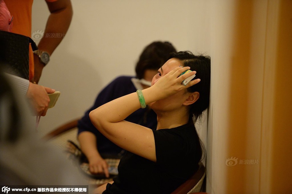 Than nhan hanh khach tau lat khoc, ngat vi lo lang hinh anh