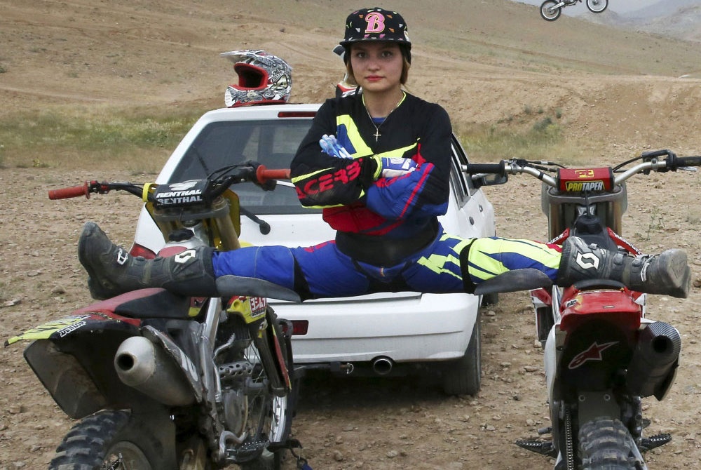 Nu quai xe tien phong cua quoc gia Hoi giao hinh anh