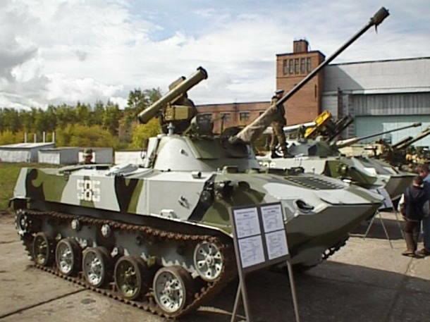 Xe thiet giap 8,2 tan roi tu tren khong xuong Siberia hinh anh