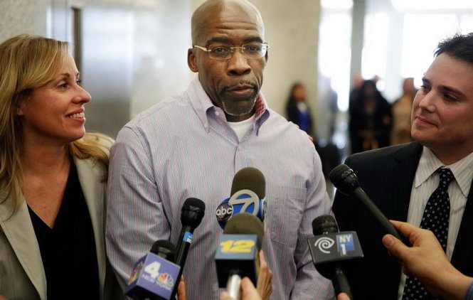 Ngoi tu oan 25 nam, nhan boi thuong 6,25 trieu USD hinh anh