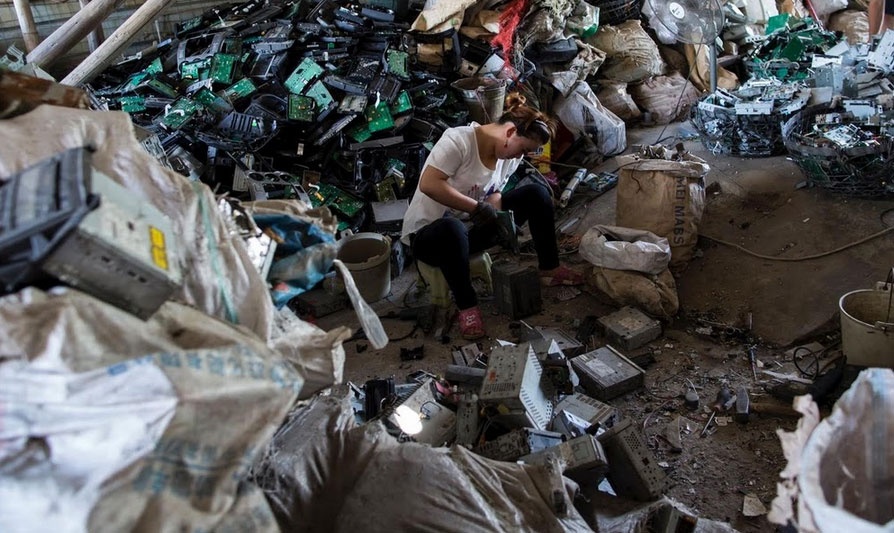 Ben trong bai rac cong nghe lon bac nhat the gioi hinh anh