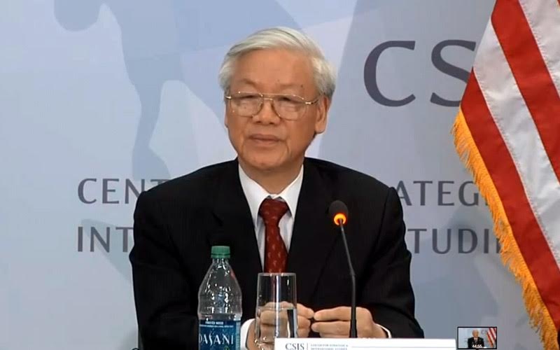 Tong bi thu thang than ve dan chu voi hoc gia My hinh anh