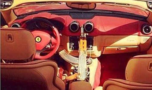 Cuoc song giau sang cua con trai 'bo gia' Mexico hinh anh