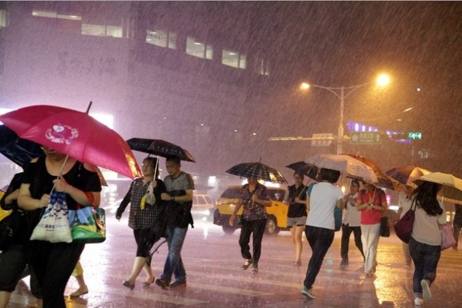 Sieu bao o at do vao Dai Loan, suc gio len den 237 km/h hinh anh