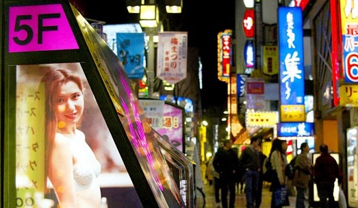 Cuoc song nao nhiet ve dem tai khu den do o Tokyo hinh anh