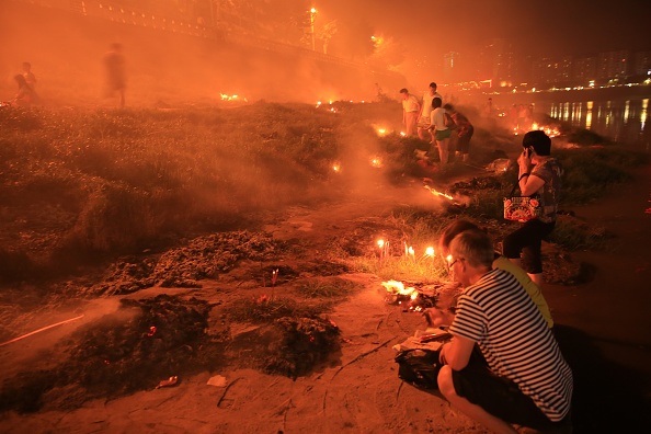 Nguoi chau A thap huong, dot vang ma don Vu Lan hinh anh