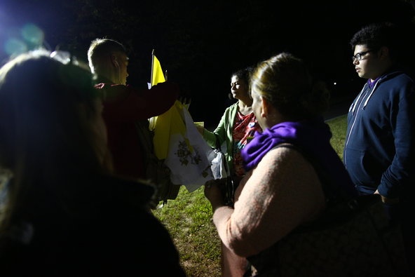 Người dân tới Nhà Trắng ở thủ đô Washing D.C từ sáng sớm ngày 23/9 để được nhìn thấy người đứng d