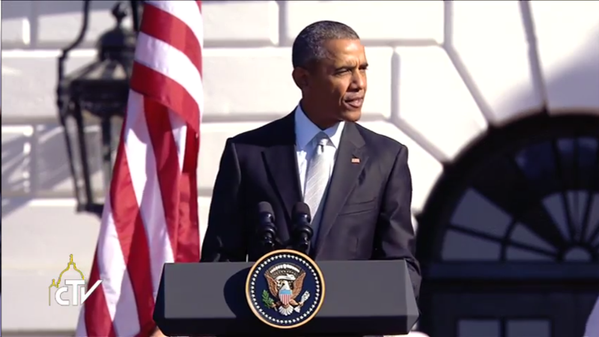 Chào buổi sáng! Ơn chúa, hôm nay thật là một ngày đẹp trời. Tôi phải giải thích rằng, sân sau Nhà Trăng không mấy khi đông đúc như hôm nay. Tuy nhiên, nó cũng chỉ phản ánh được một phần nhỏ bé lòng sùng kính của 70 triệu người Công giáo Mỹ.