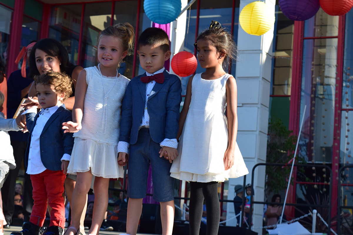 Các em nhỏ thế hệ thứ hai, thứ ba hoặc mang hai dòng máu Việt - Mỹ háo hức tham gia ngày hội dành cho mình. 